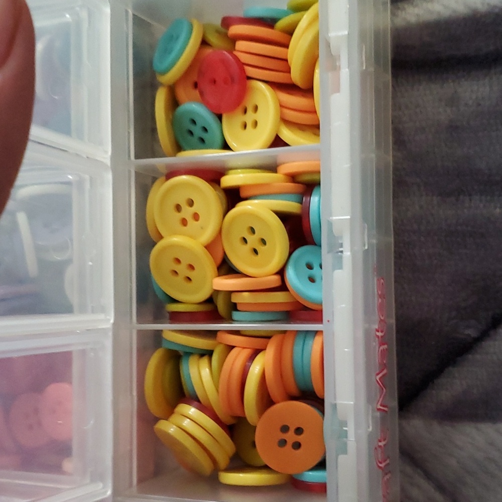 Buttons Assorted Colors - Picture 3 of 5